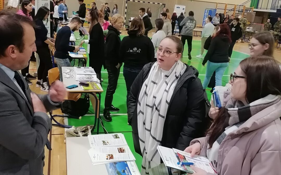 30 višjih šol, visokošolskih zavodov in fakultet