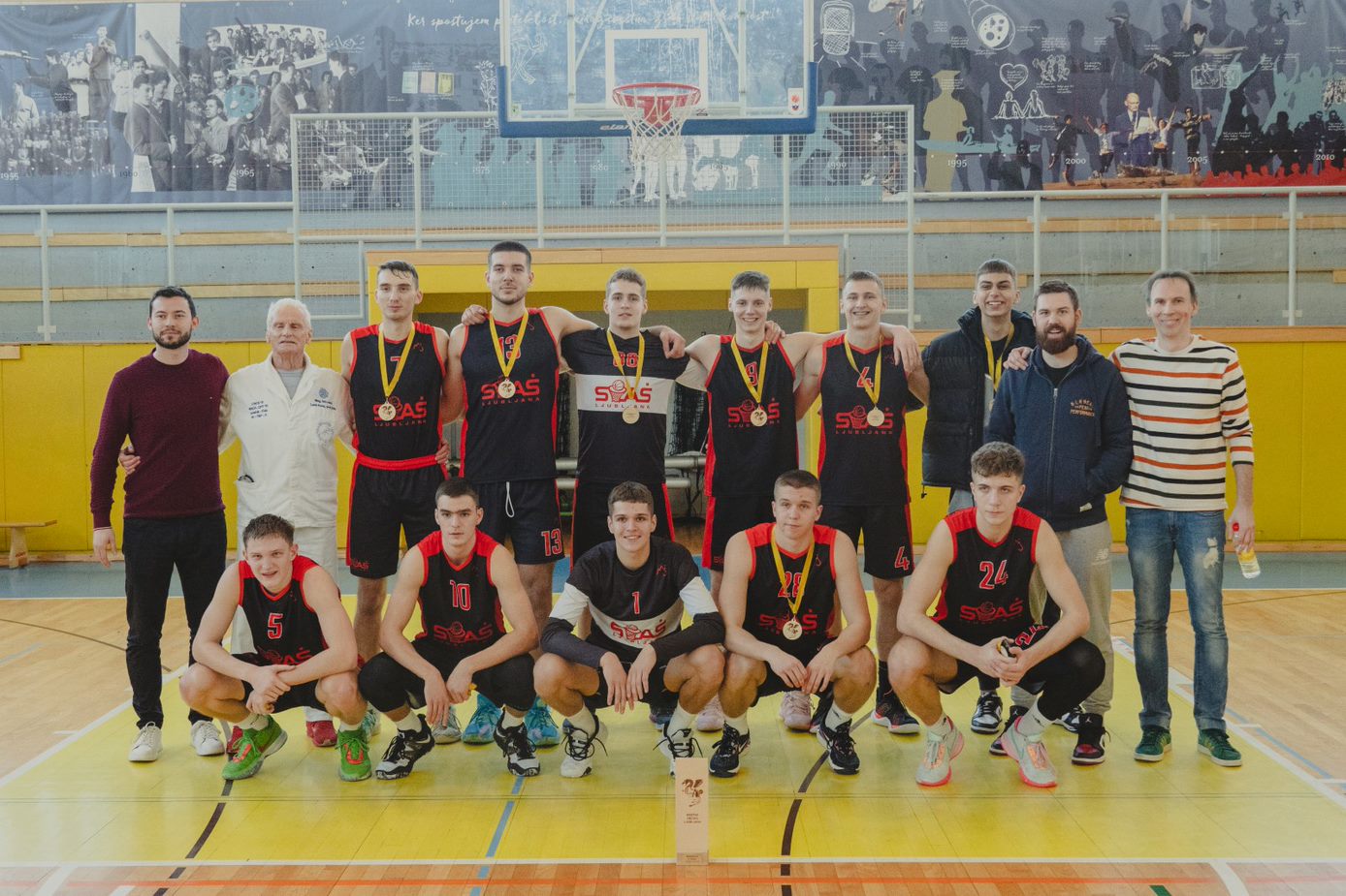 Naši košarkarji spet prvaki Naši košarkarji spet prvaki