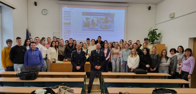 Karierne poti policistov in menedžment
