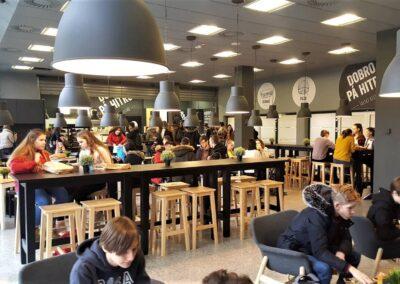 Gimnazija Moste v Ljubljani – sodobna srednja šola s splošnim gimnazijskim programom in maturitetnim tečajem.