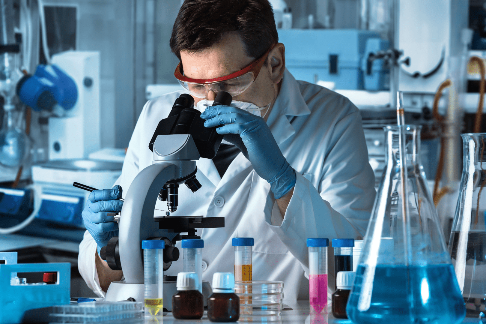 Mikrobiolog – poklic Mikrobiolog - poklic
