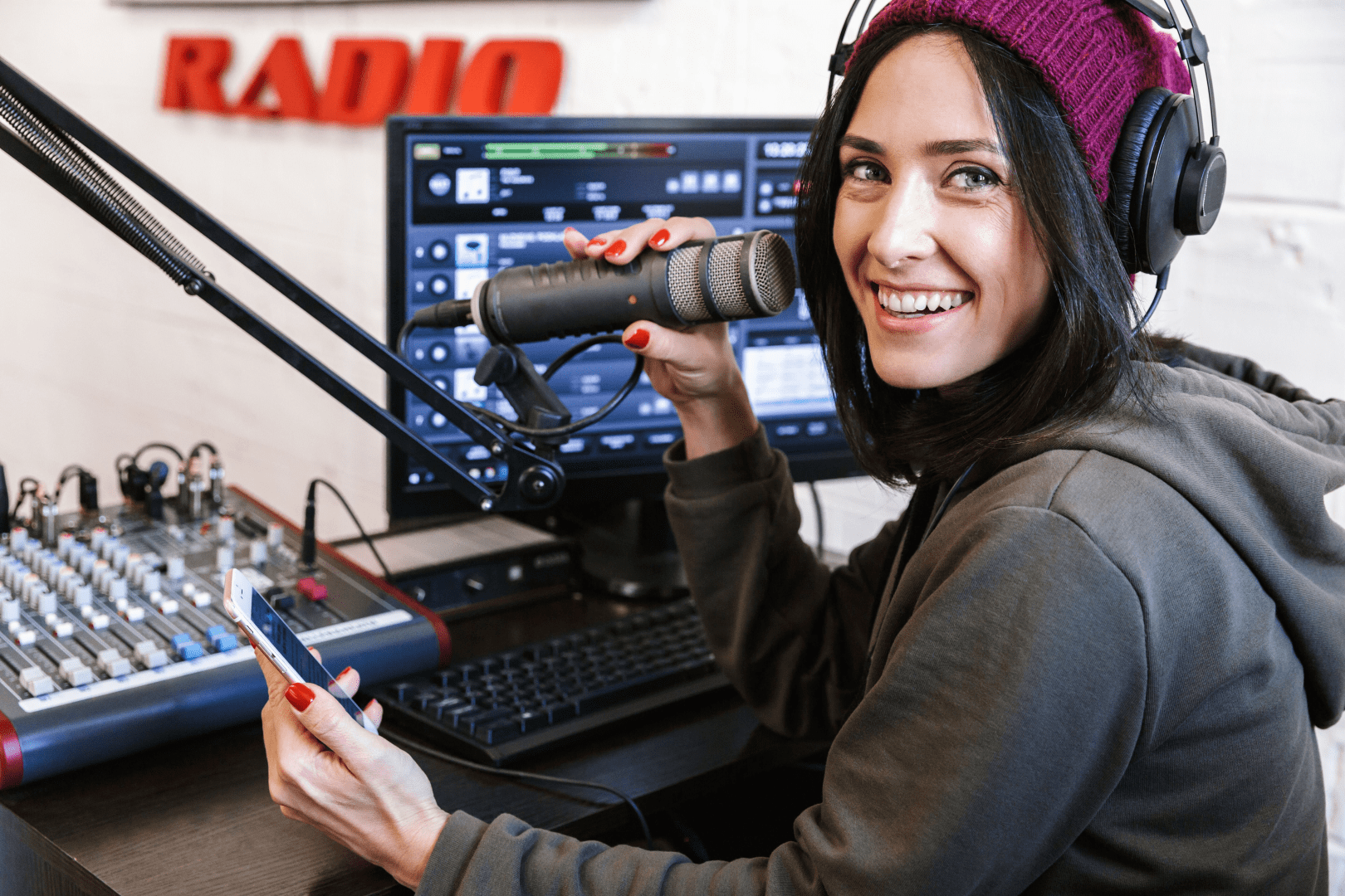 Napovedovalec na radiu – poklic Napovedovalec na radiu - poklic