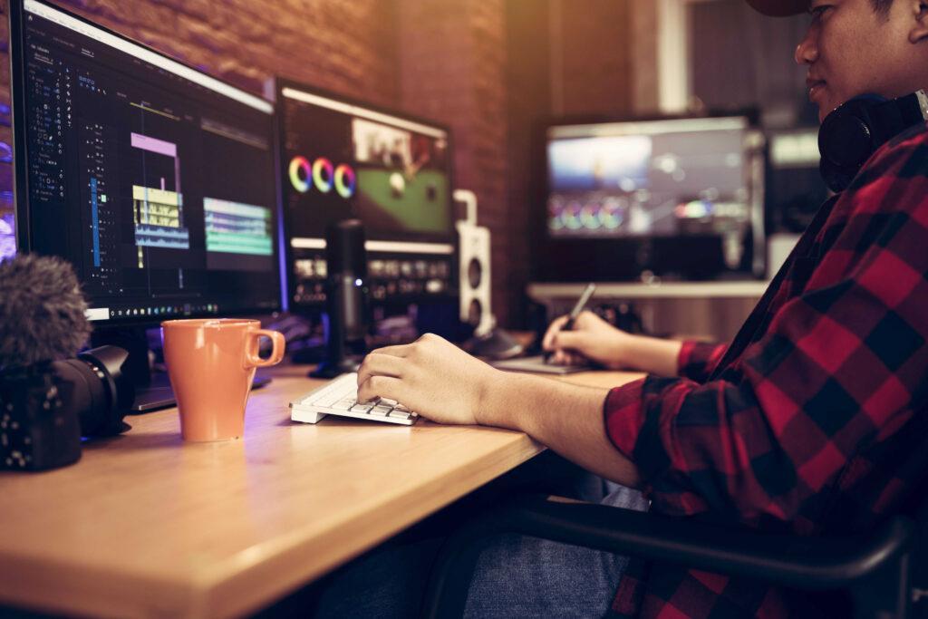 Poklic - multimedijski tehnik