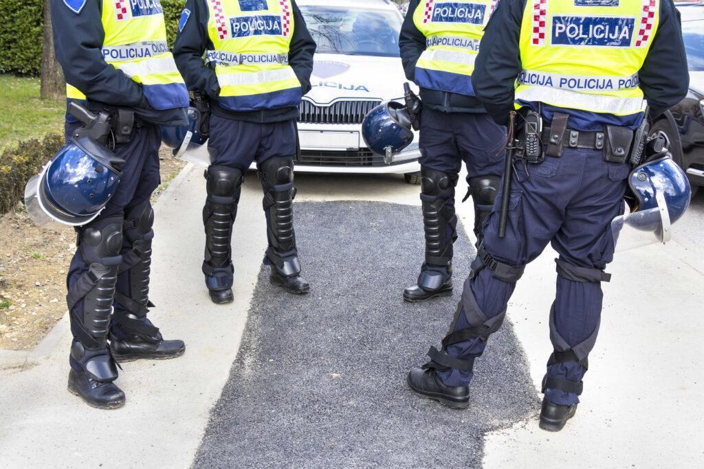 Poklic - policist
