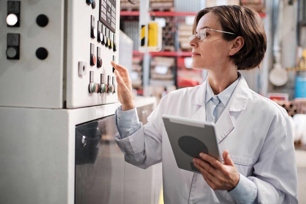 Poklic - tehnik za sintezo in predelavo polimerov