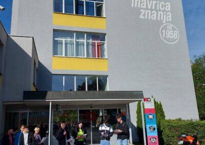 Šolski center Velenje – Šola za storitvene dejavnosti, sodobna srednješolska izobraževalna ustanova s programi ekonomije, turizma, gastronomije, hotelirstva, trgovine in oskrbe na domu.