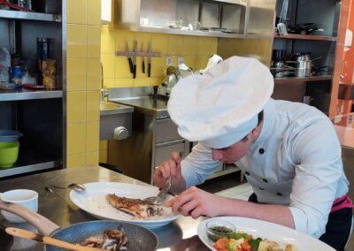 Šolski center Velenje – Šola za storitvene dejavnosti, sodobna srednješolska izobraževalna ustanova s programi ekonomije, turizma, gastronomije, hotelirstva, trgovine in oskrbe na domu.