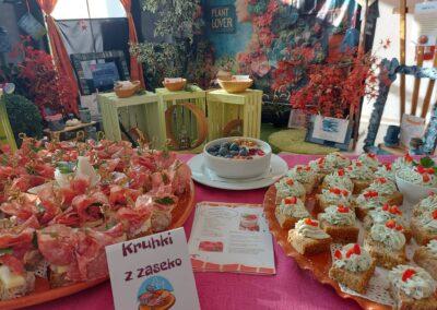 Šolski center Velenje – Šola za storitvene dejavnosti, sodobna srednješolska izobraževalna ustanova s programi ekonomije, turizma, gastronomije, hotelirstva, trgovine in oskrbe na domu.
