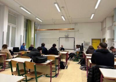 Šolski center za pošto, ekonomijo in telekomunikacije Ljubljana – Srednja tehniška in strokovna šola, sodobna izobraževalna ustanova v Ljubljani.