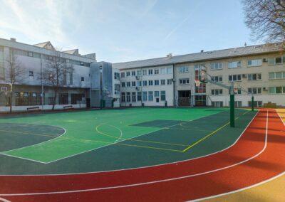 Šolski center za pošto, ekonomijo in telekomunikacije Ljubljana – Srednja tehniška in strokovna šola, sodobna izobraževalna ustanova v Ljubljani.