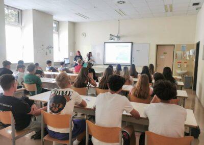Srednja ekonomska šola in gimnazija Maribor – sodobna izobraževalna ustanova za dijake, ki želijo pridobiti znanje in kompetence za uspešno prihodnost.