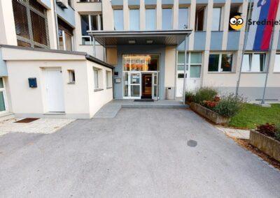 Srednja elektro-računalniška šola Maribor z moderno arhitekturo in naprednimi učnimi prostori.