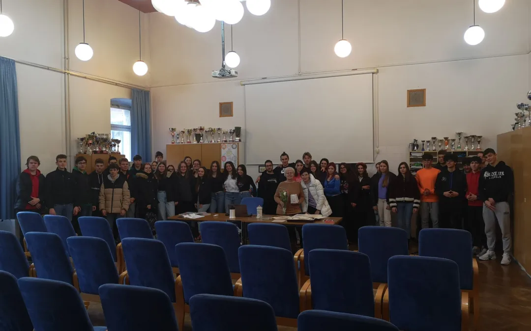 Ore di lezione di fisica e di italiano in Aula Magna con due seconde e una terza classe del Ginnasio sloveno di Capodistria
