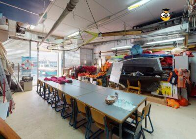 Gimnazija, elektro in pomorska šola Piran v slikovitem obalnem okolju ob Jadranskem morju.