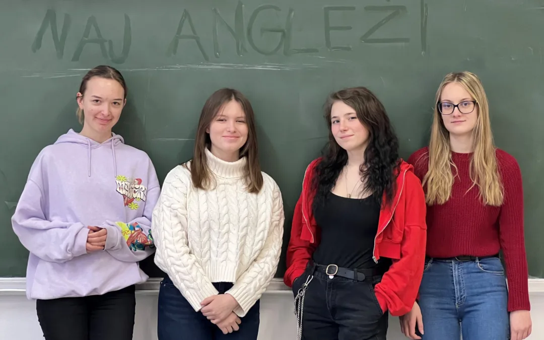 Sijajen uspeh naših dijakinj na regijskem tekmovanju iz angleščine
