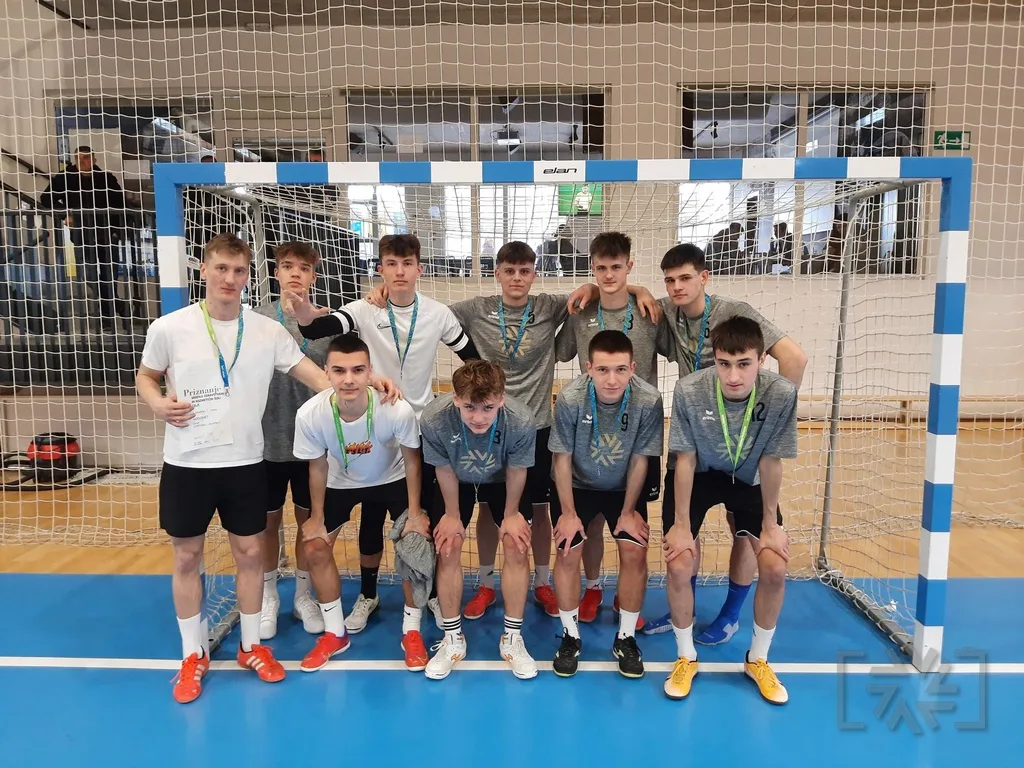 Ekipa Srednje zdravstvene in kozmetične šole Celje je kot regijski podprvak uspešno nastopila v državnem nogometnem četrtfinalu za dijake. Ekipa Srednje zdravstvene in kozmetične šole Celje je kot regijski podprvak uspešno nastopila v državnem nogometnem četrtfinalu za dijake.