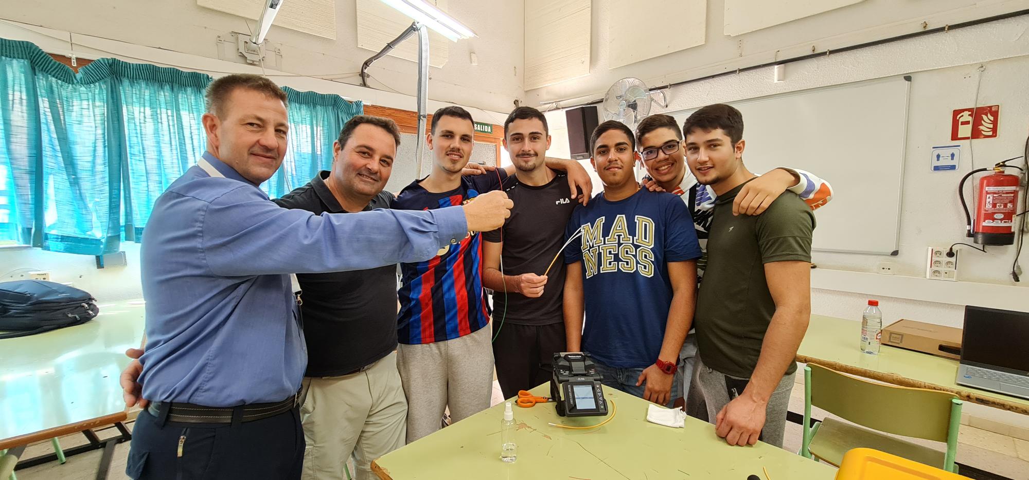 Delovno opazovalni obisk (JOB SHADOWING) učiteljev na srednji šoli Ies Santa Lucia