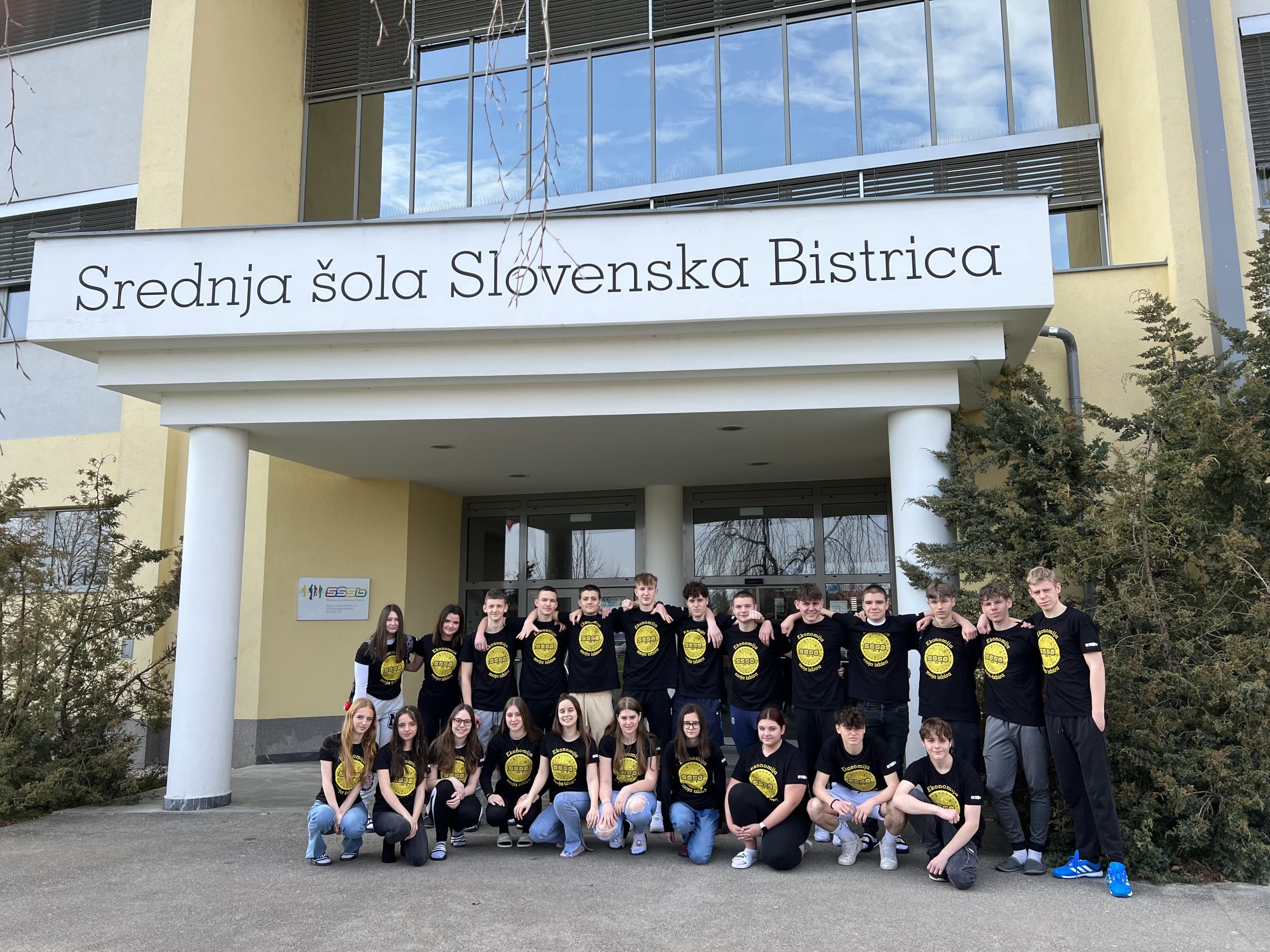 Ekonomski tehniki imajo svojo majico Ekonomski tehniki imajo svojo majico