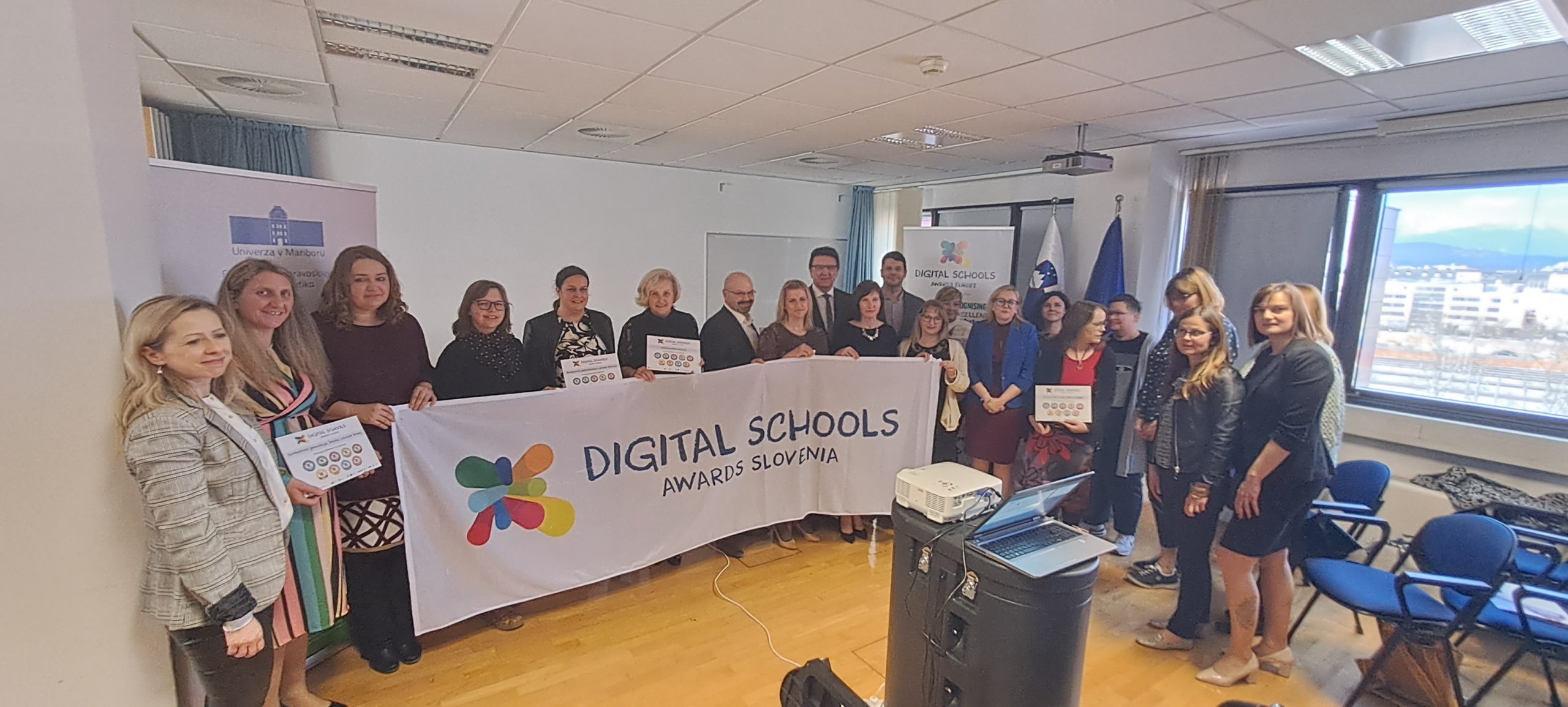 Status evropske »digitalne šole« za odličnost pri digitalnem poučevanju in učenju Status evropske »digitalne šole« za odličnost pri digitalnem poučevanju in učenju