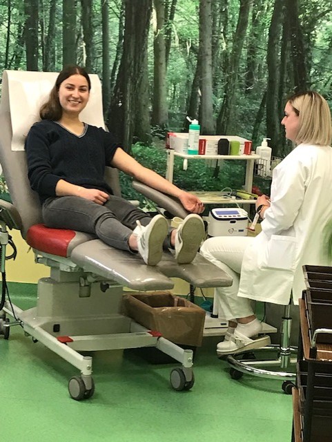 Kar 25 dijakov Gimnazije Novo mesto na krvodajalski akciji