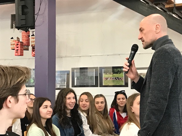Jani Prgić na predavanju z naslovom Glavni pogoj za uspeh navdušil dijake