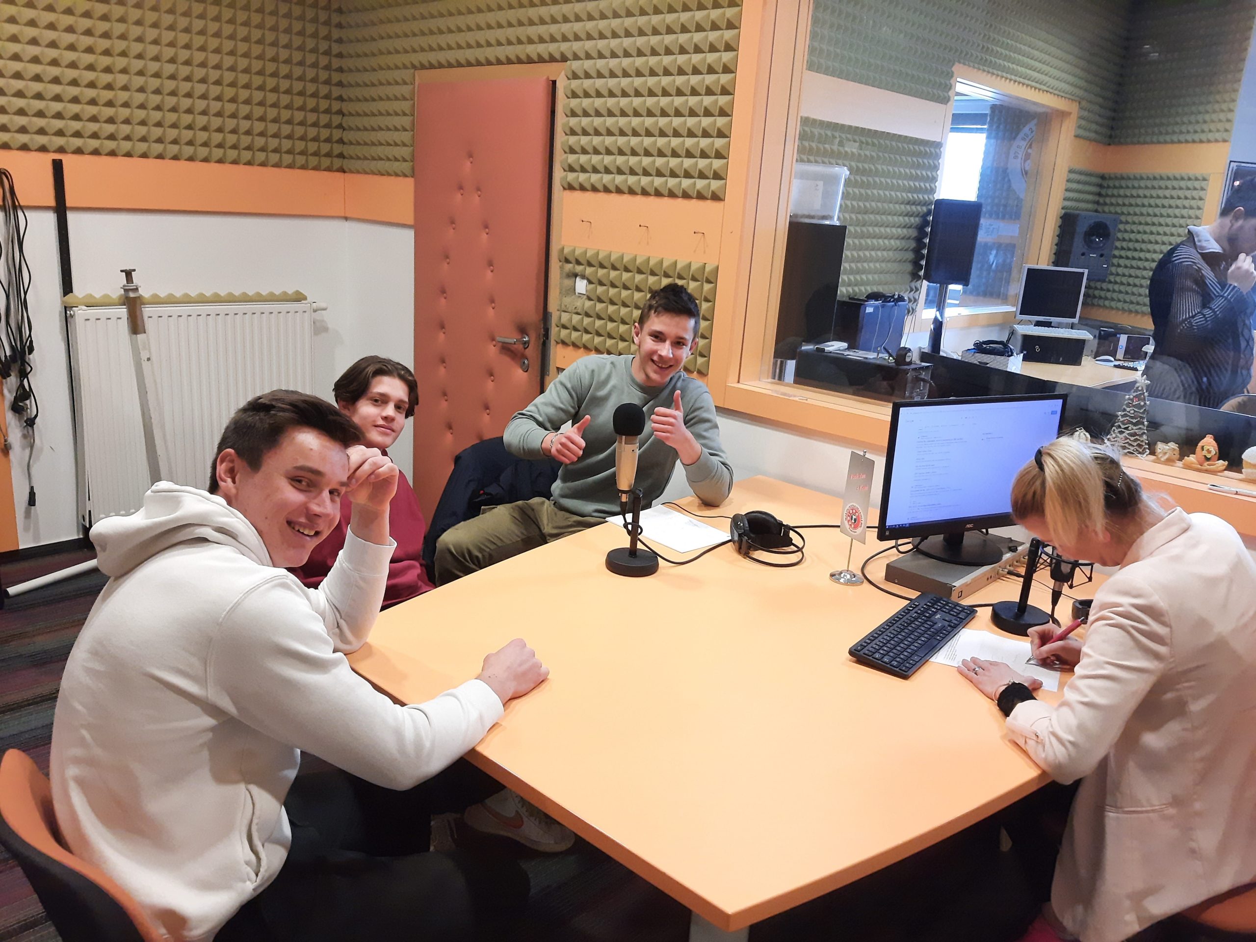 Mladi podjetniki ŠC Postojna – Poslušajte nas na R94