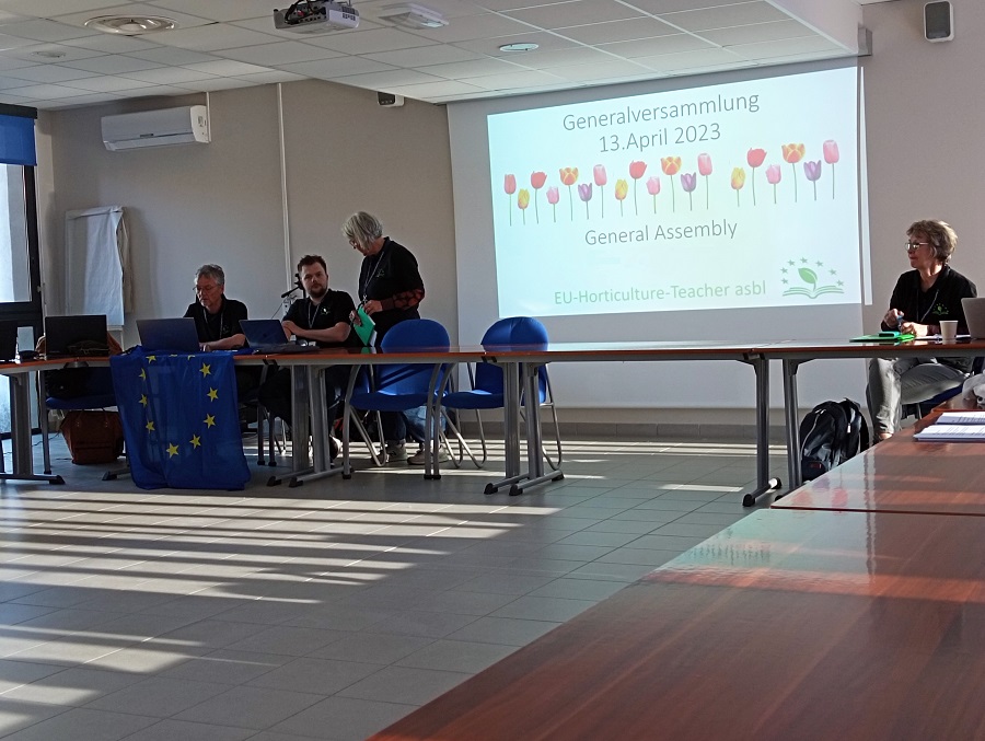 17. seminar evropskih učiteljev vrtnarstva v Provansi 17. seminar evropskih učiteljev vrtnarstva v Provansi
