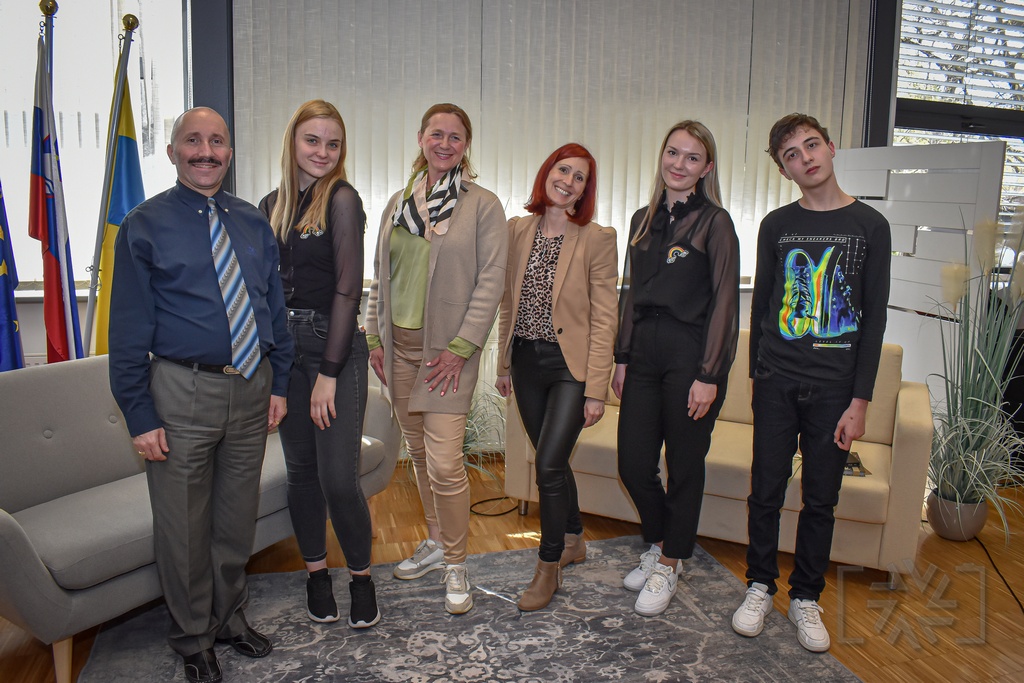 OKROGLA MIZA – ŽIVETI Z AVTIZMOM