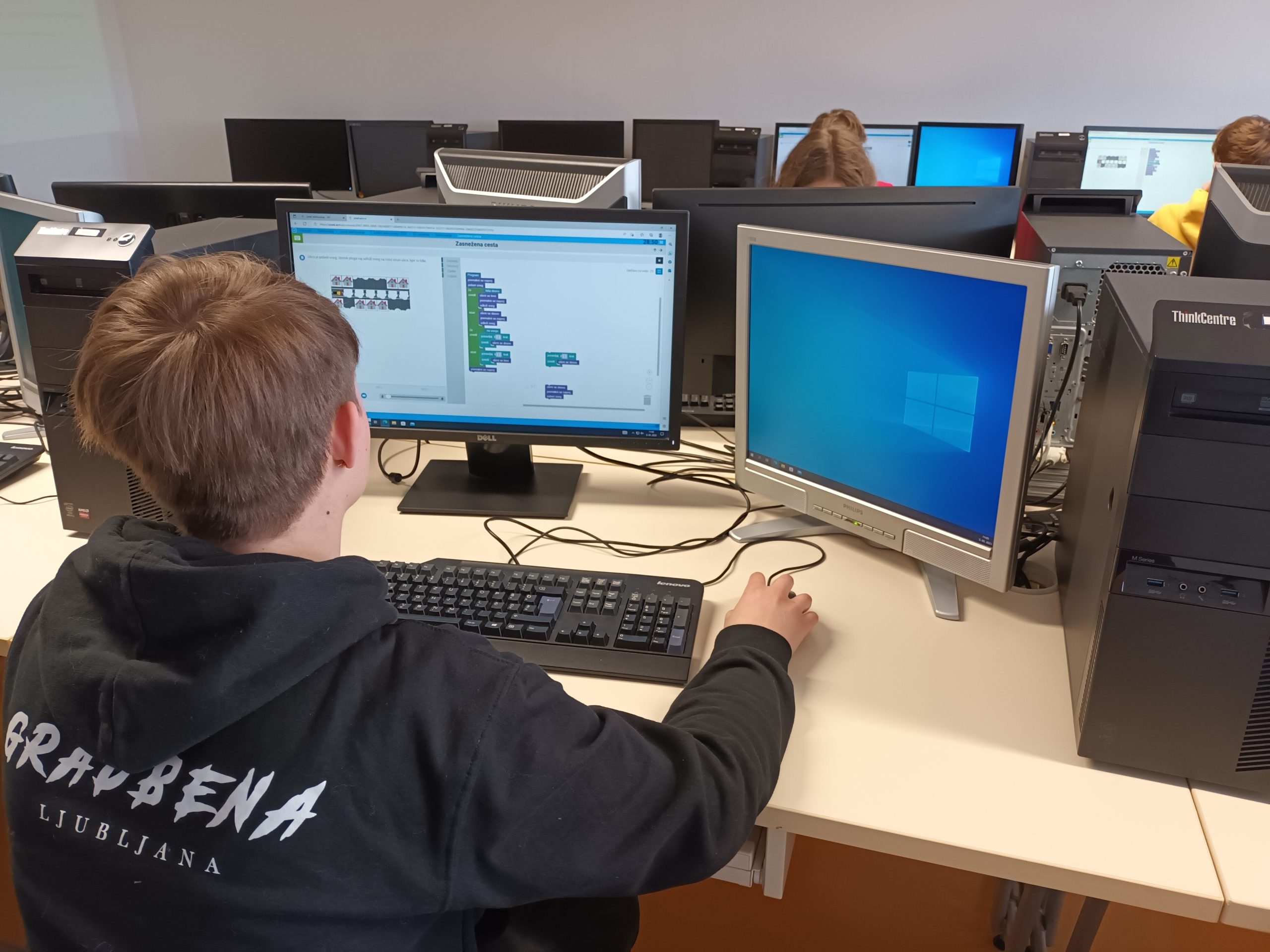 Tekmovanje v programiranju z delčki Tekmovanje v programiranju z delčki