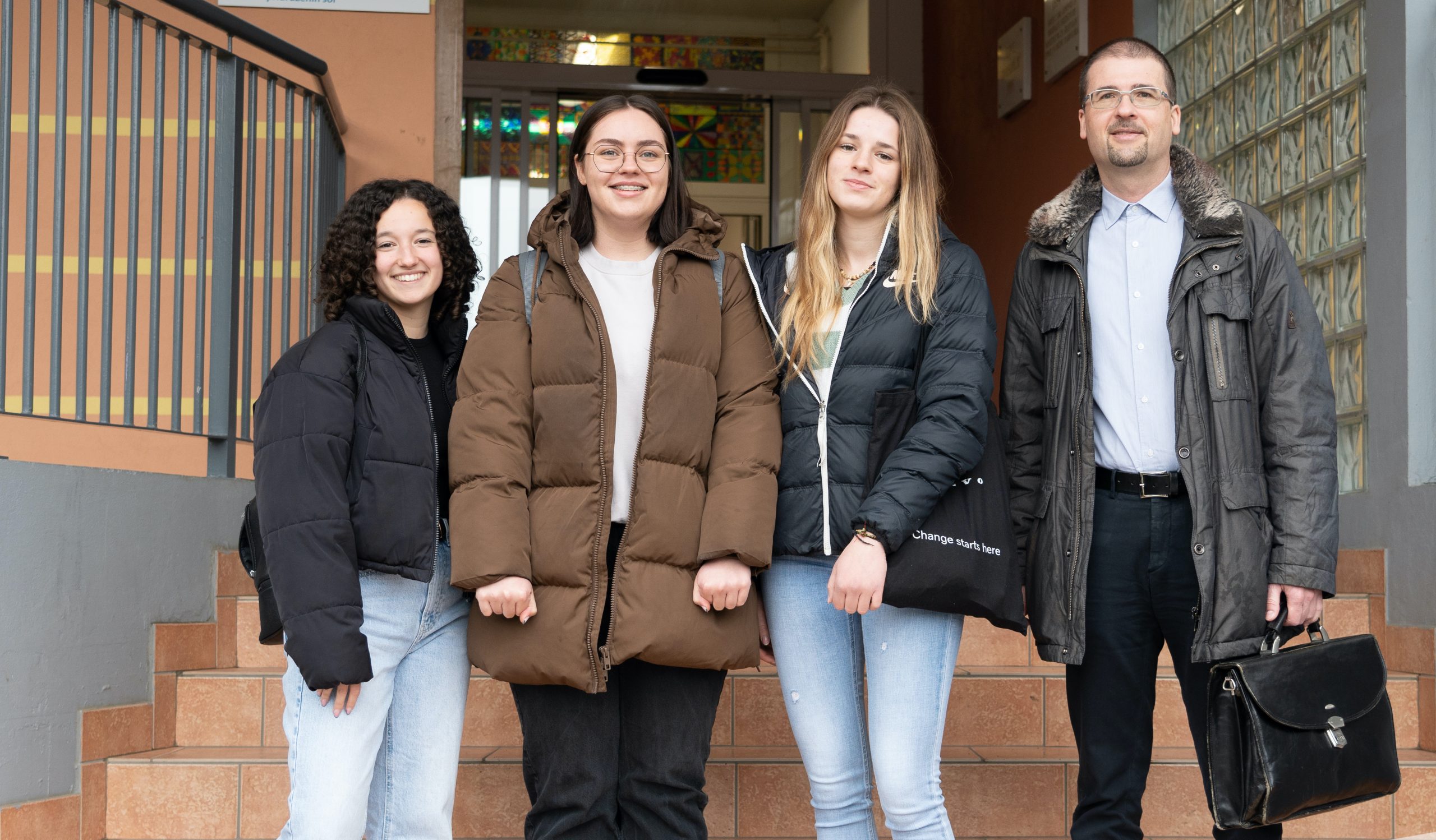 Lep uspeh ekonomistk na državnem tekmovanji iz gospodarstva Lep uspeh ekonomistk na državnem tekmovanji iz gospodarstva