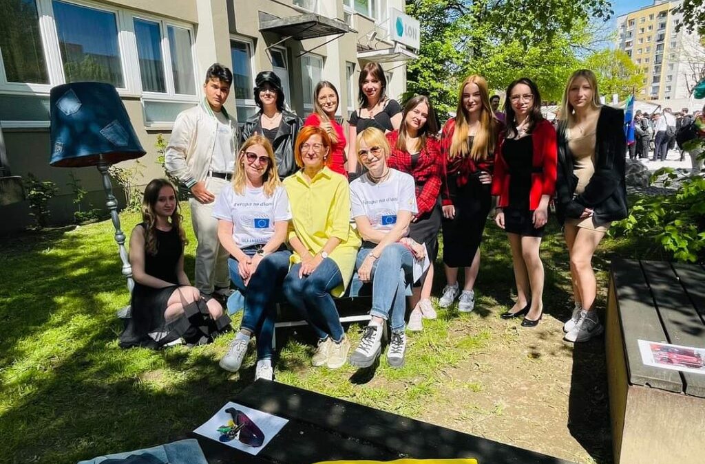 Modna revija dijaške trgovine Modno podstrešje