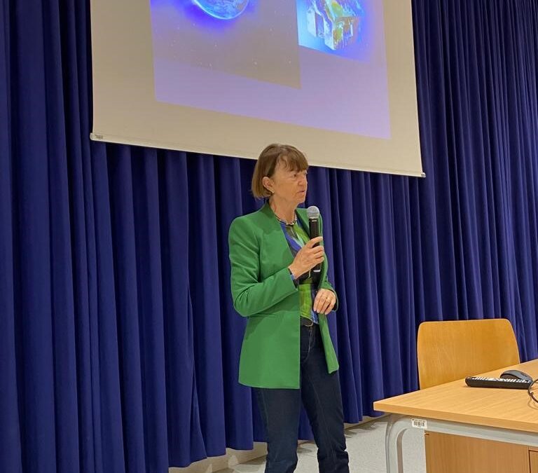 (Pre)živeti na planetu, ki ne raste – dr. Lučka Kajfež Bogataj