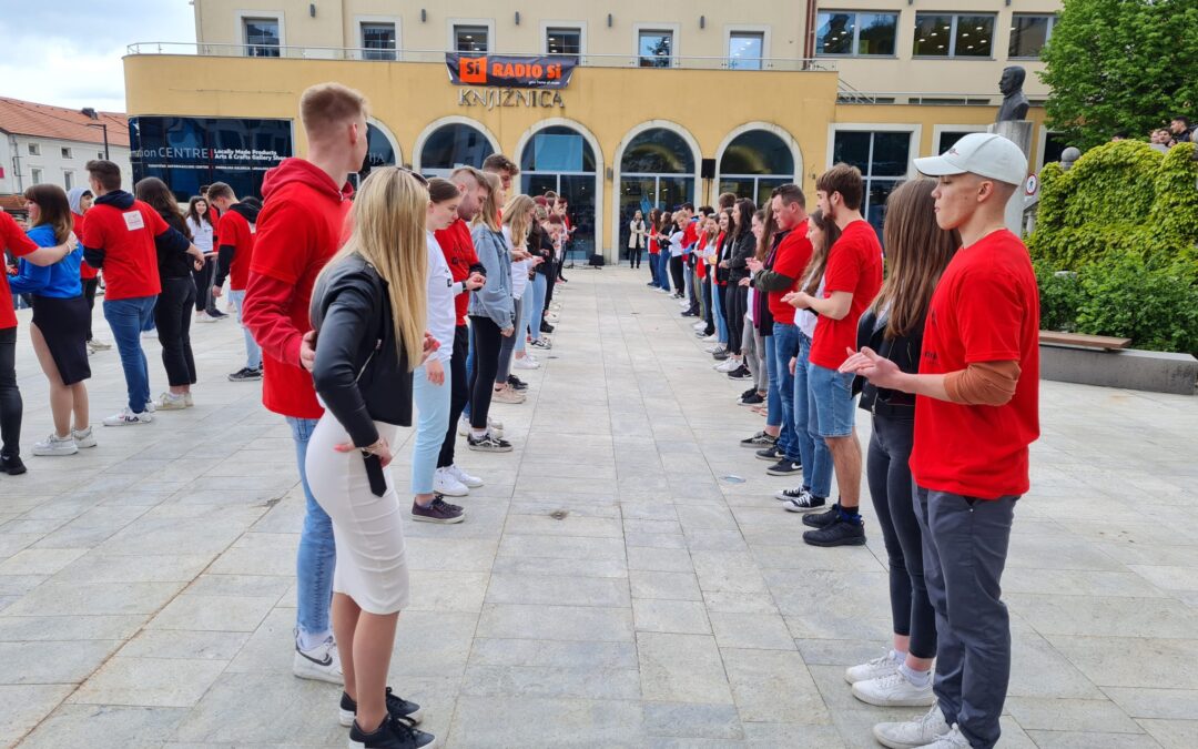 Maturanti in maturantke Šolskega centra Postojna, srečno!