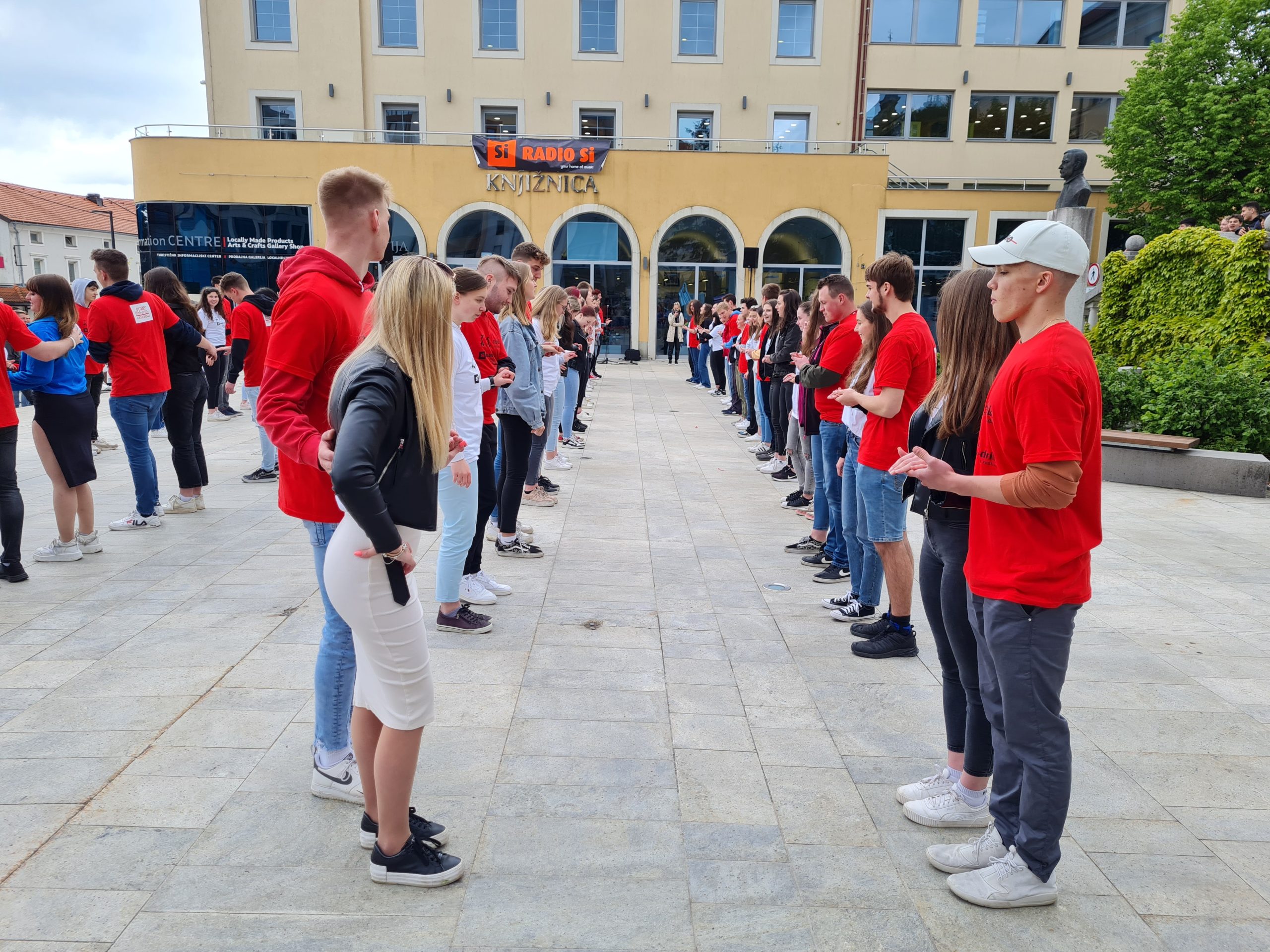 Maturanti in maturantke Šolskega centra Postojna, srečno! Maturanti in maturantke Šolskega centra Postojna, srečno!