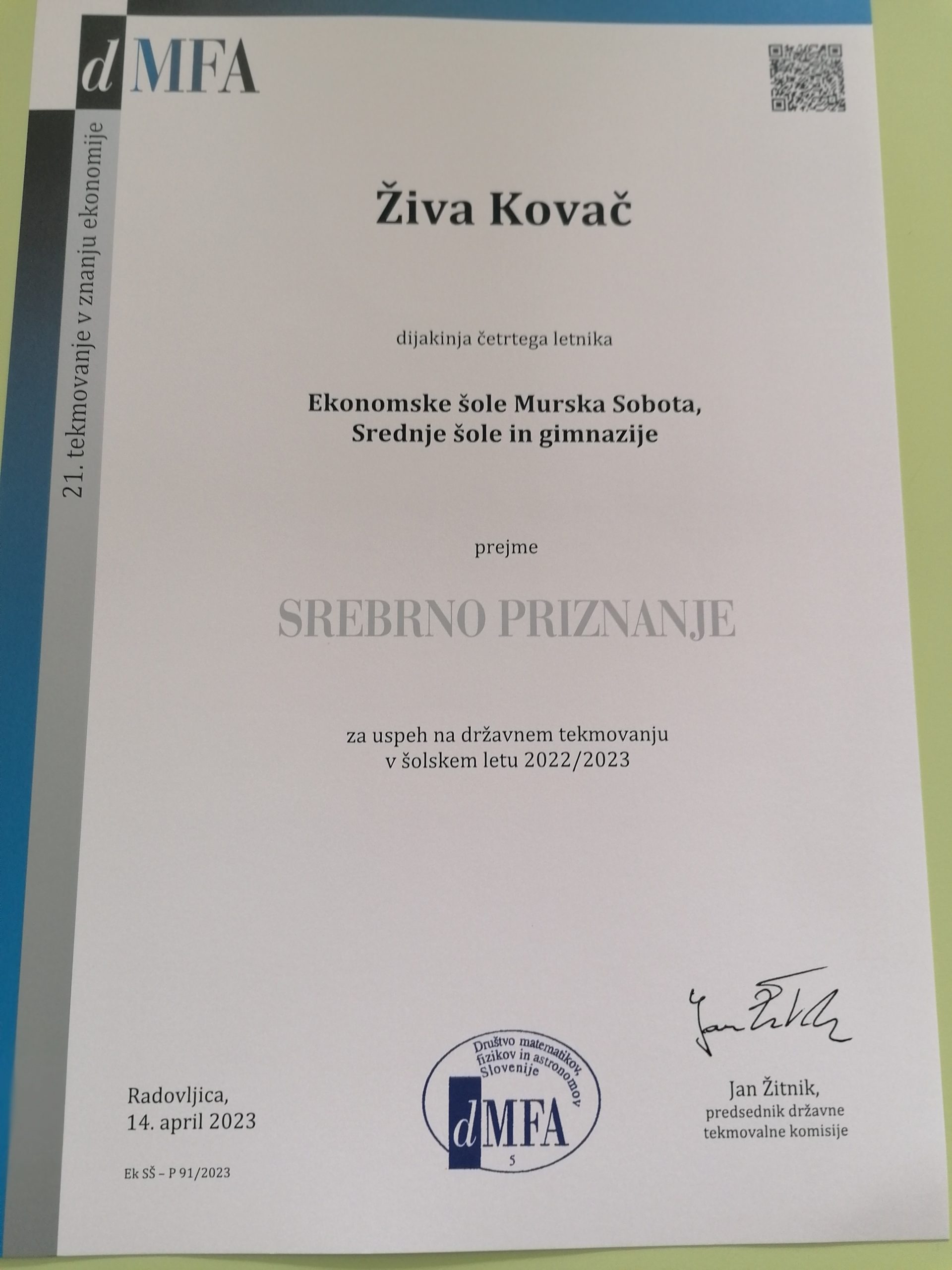 Srebrna na državnem tekmovanju iz znanja ekonomije Srebrna na državnem tekmovanju iz znanja ekonomije