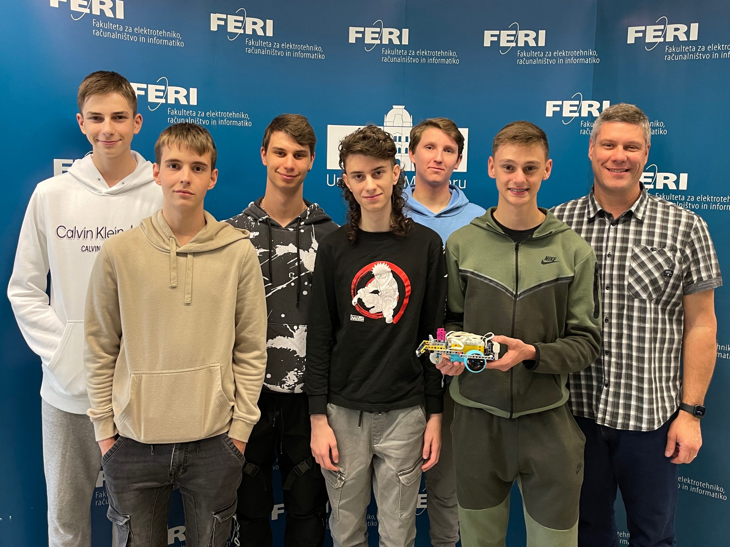 Državno robotsko tekmovanje RoboCupJunior 2023 v Mariboru Državno robotsko tekmovanje RoboCupJunior 2023 v Mariboru