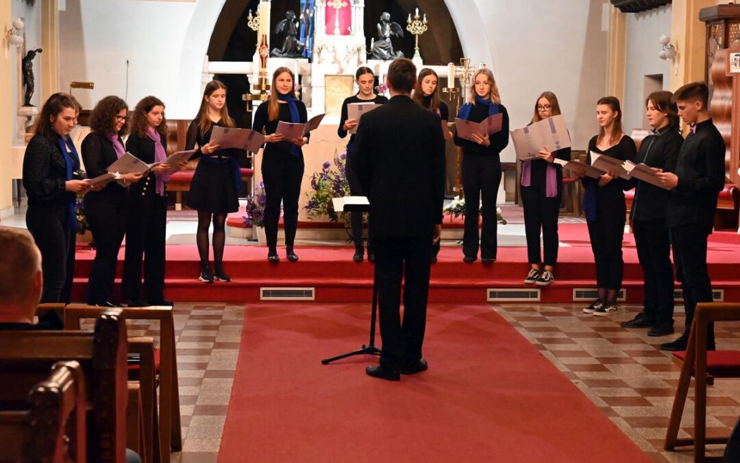 Nastop pevskega zbora Gimnazije Murska Sobota