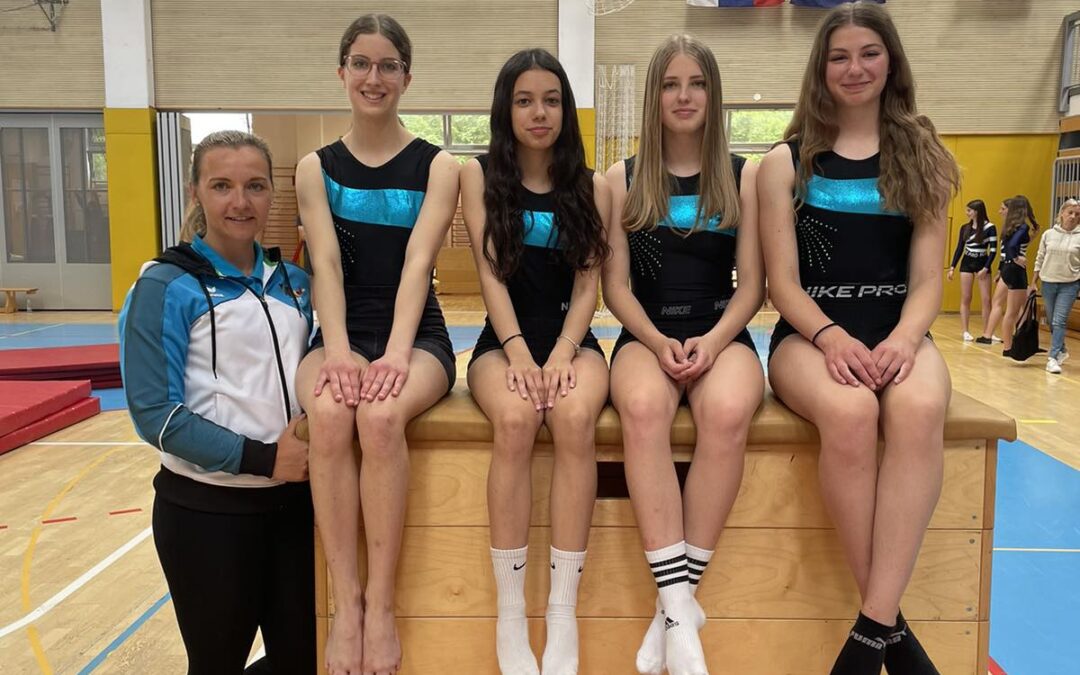 Gimnastičarke s kompletom kolajn uspešno sklenile gimnastična šolska tekmovanja.