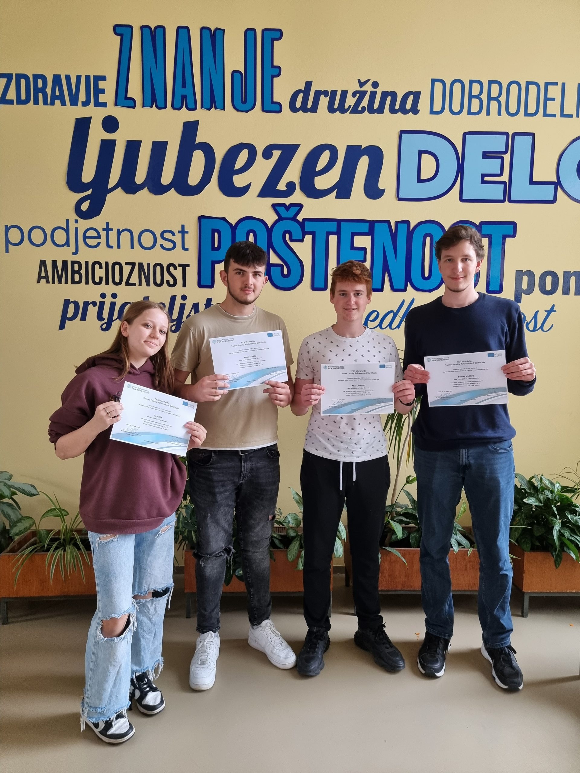 Vodstvo UP AniMall prejelo PEN Worldwide certifikat za vsestransko uspešno poslovno leto 2022/2023