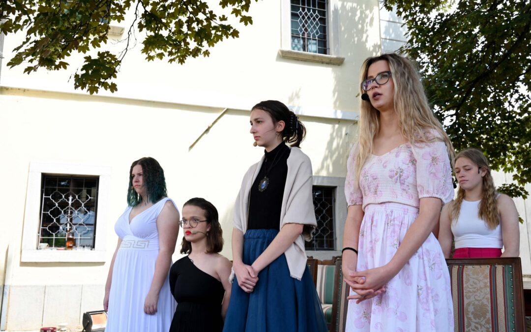 Moč žensk: gimnazijski teater na muzejskih vrtovih