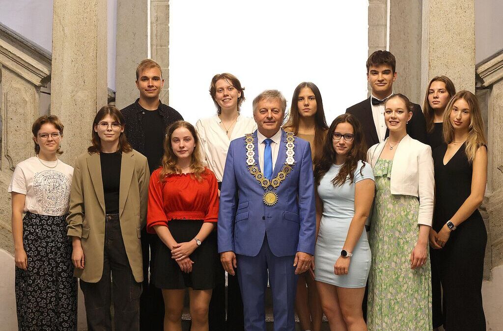 Zlata maturantka ob občinskem prazniku prejela priznanje in nagrado Občine Radovljice