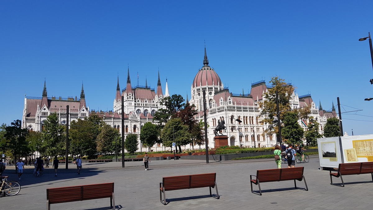Nekam. Kam? GREMO!
