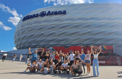 Dijaki 3. g pred Allianz Areno