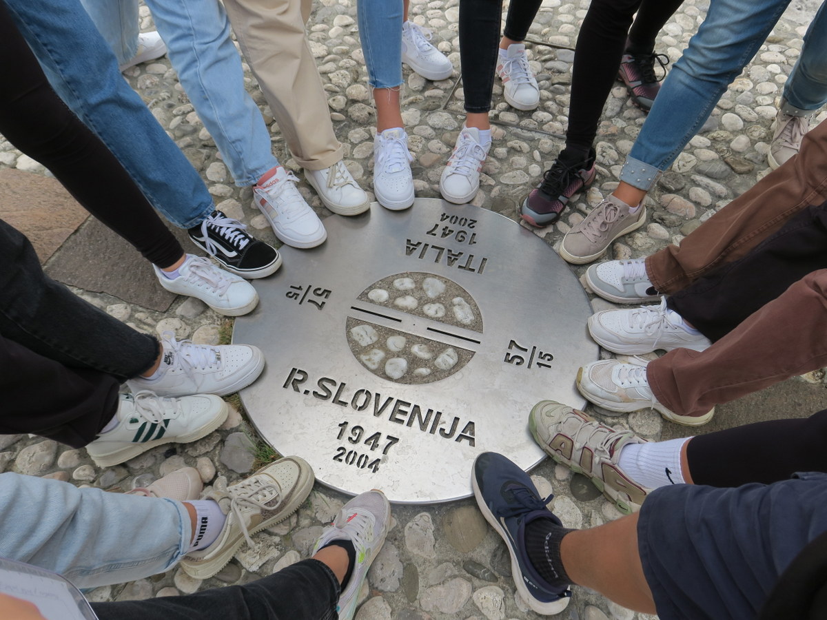 Družboslovci na ekskurziji ob meji na Goriškem Družboslovci na ekskurziji ob meji na Goriškem