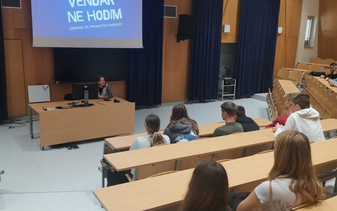 Vozim, vendar ne hodim