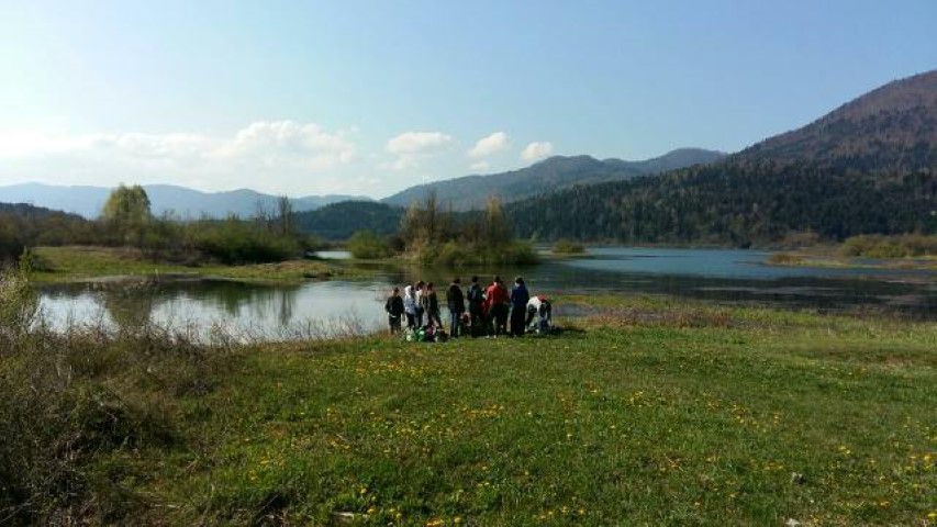 Vabilo na Jezero je – jezera ni