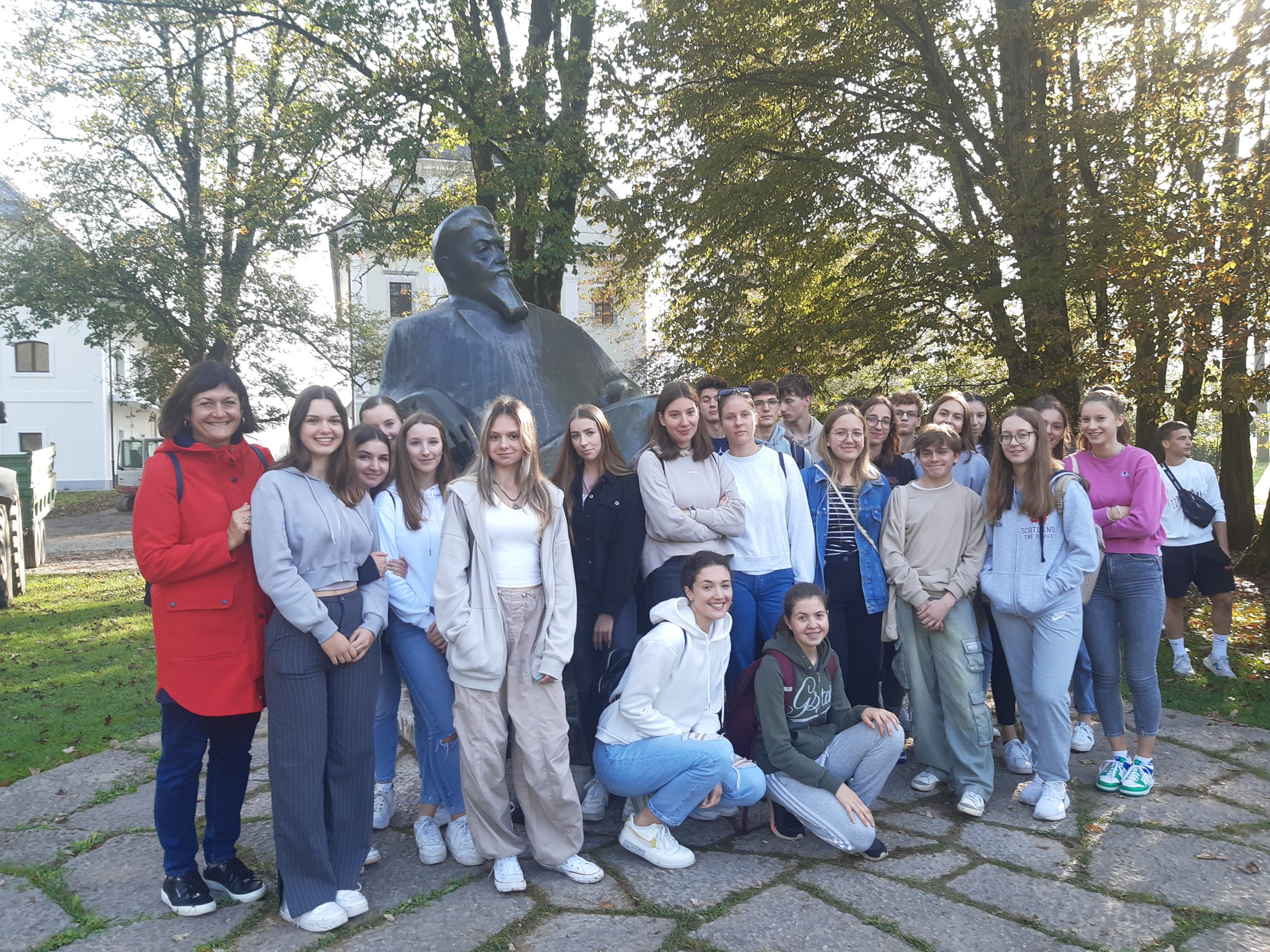 Dijaki 3k, 3f in 3š obiskali prizorišča iz romana Visoška kronika Dijaki 3k, 3f in 3š obiskali prizorišča iz romana Visoška kronika