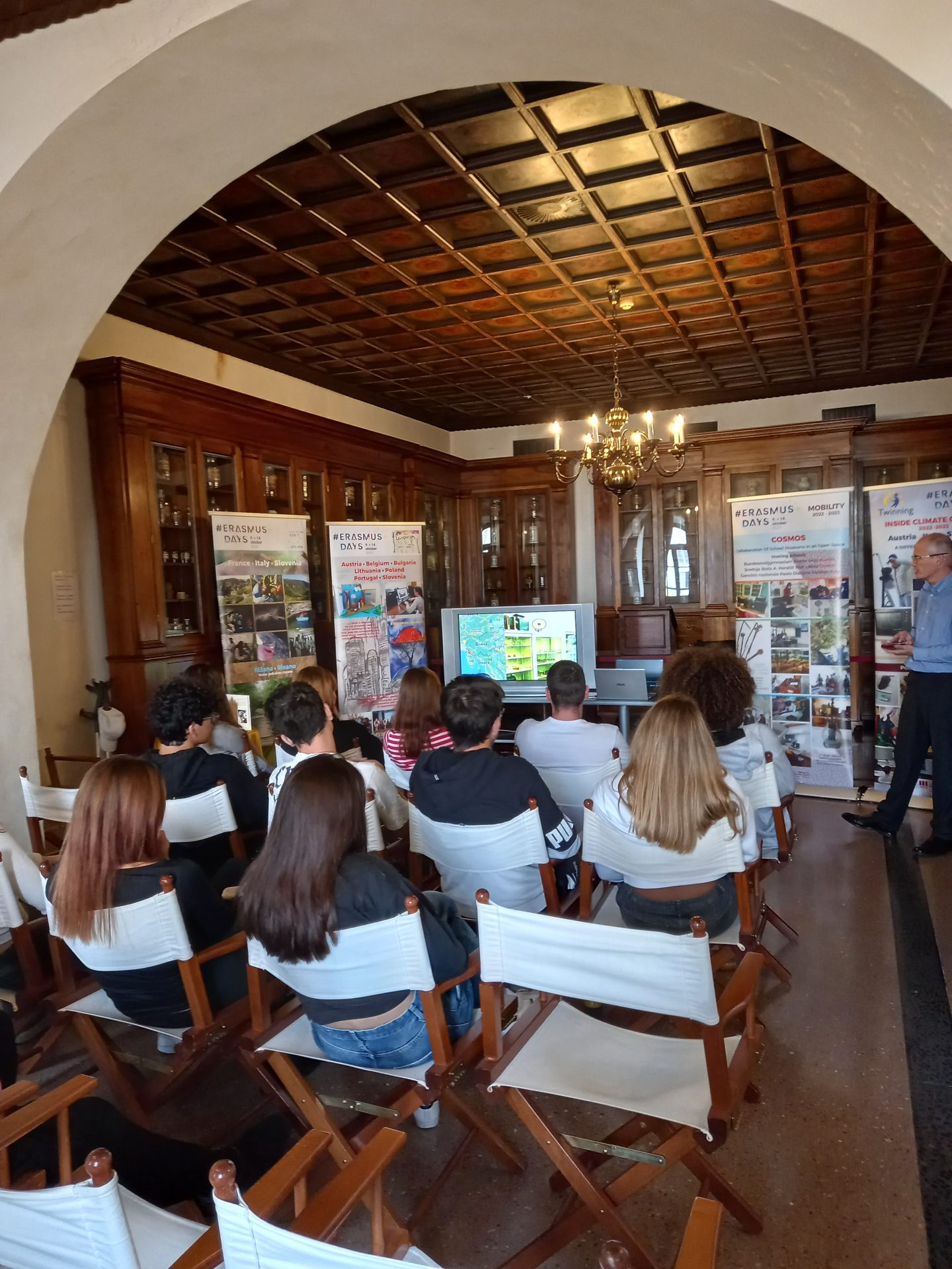 Erasmus+Days: “Live on the Karst”-“Europia”-“Cosmos”: European projects enter in the classroom