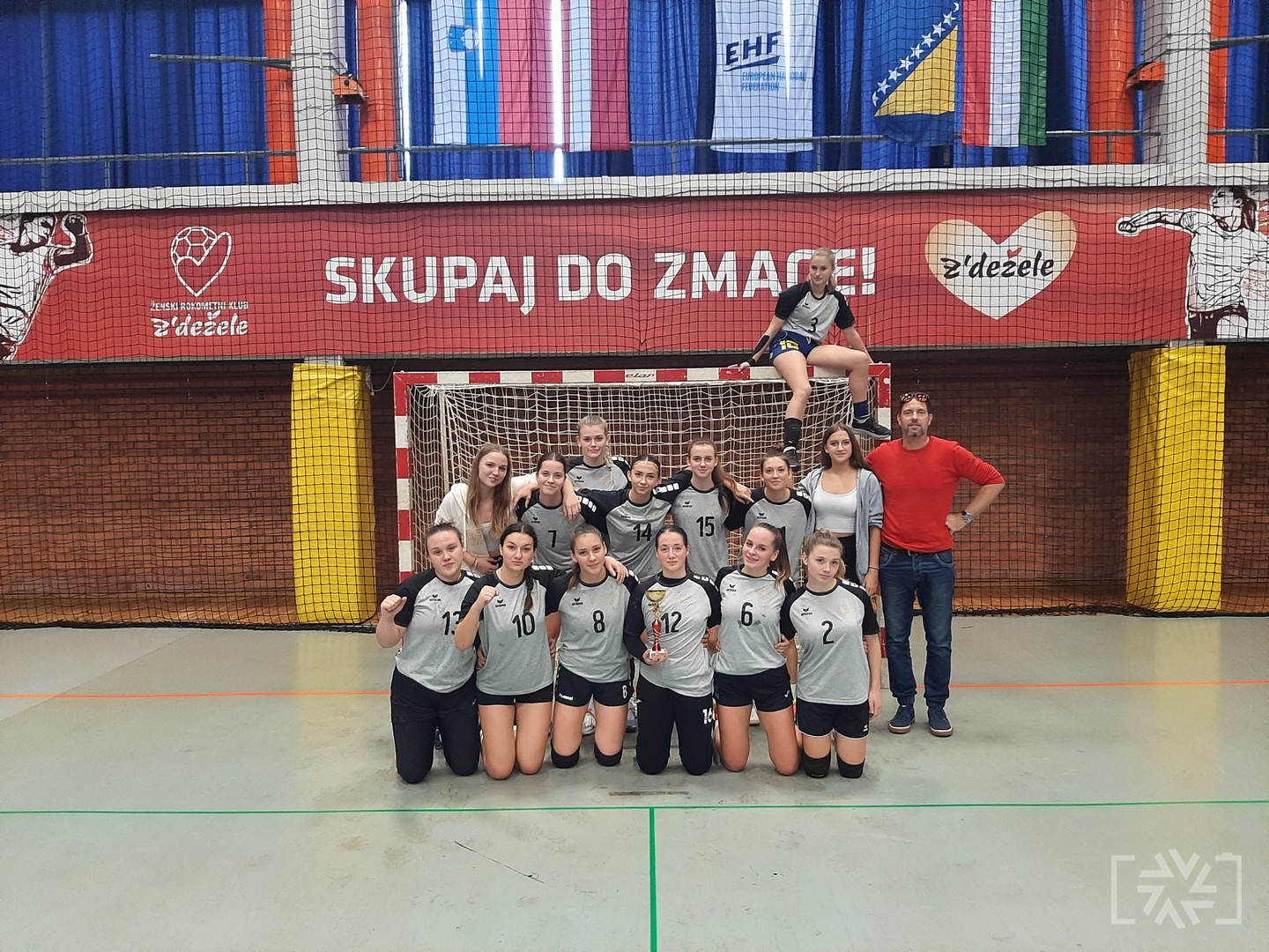 Dijakinje SZKŠC regijske podprvakinje v rokometu