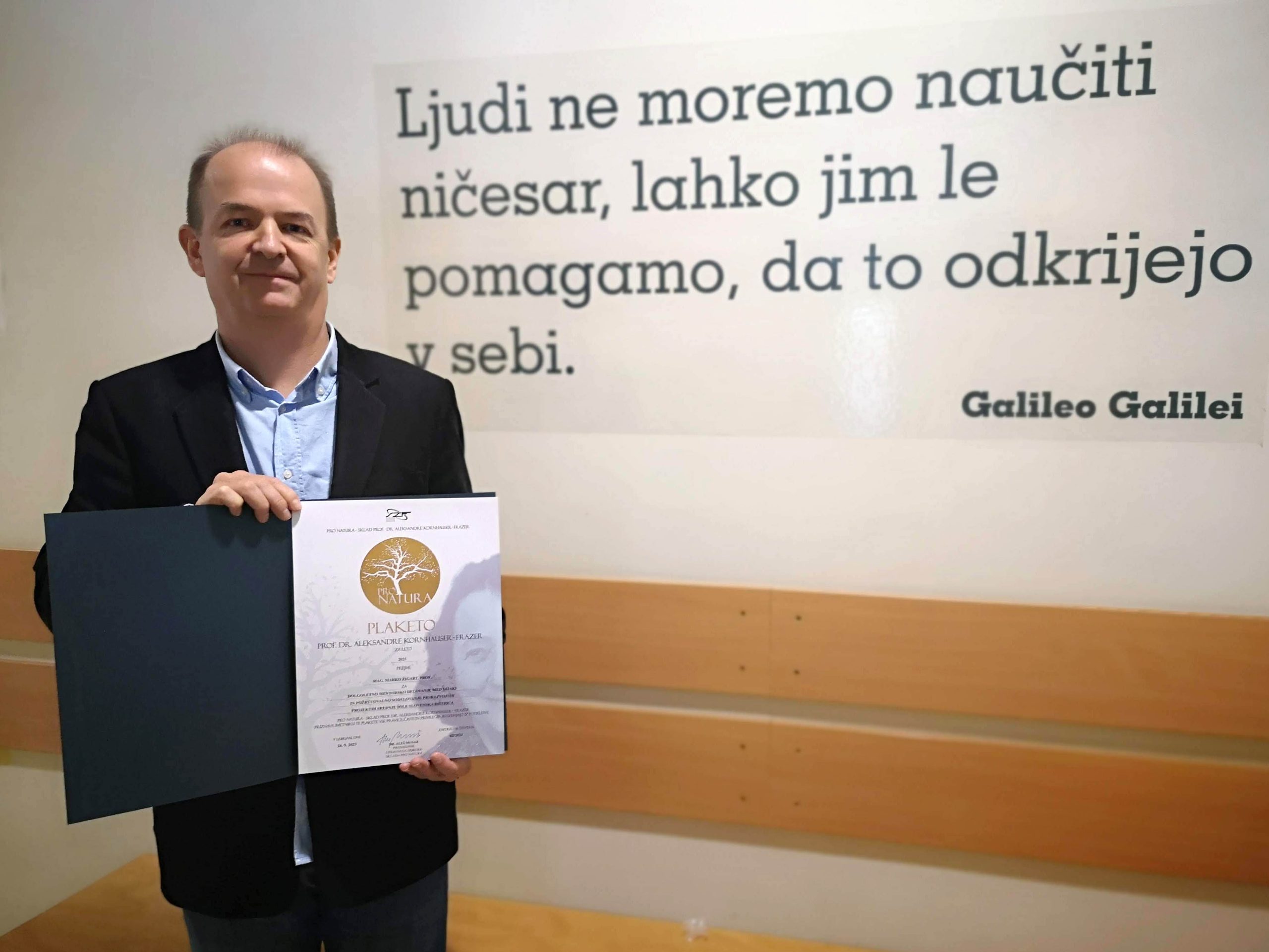 Mag. Marku Žigartu s SŠSB za izjemno mentorstvo mladim talentom podelili plaketo dr. Aleksandre Kornhauser Frazer za leto 2023 Mag. Marku Žigartu s SŠSB za izjemno mentorstvo mladim talentom podelili plaketo dr. Aleksandre Kornhauser Frazer za leto 2023